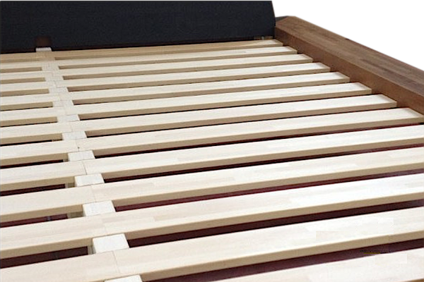 Massivholzbett AIKO, inkl. Lattenrost und Tatami